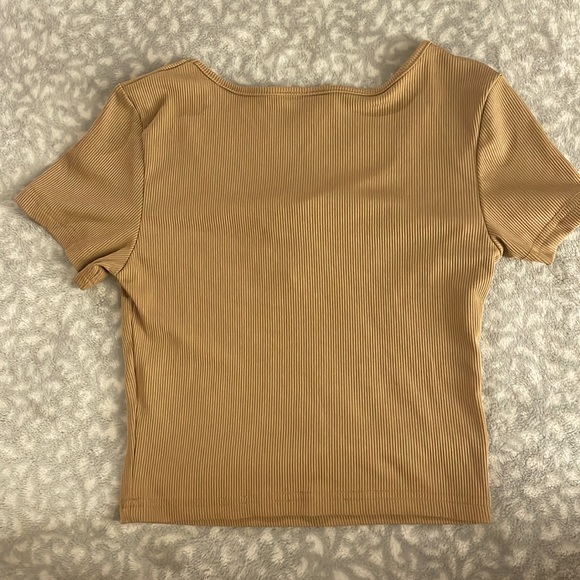 Crop Top Ruffle Neck - Picture 2 of 2